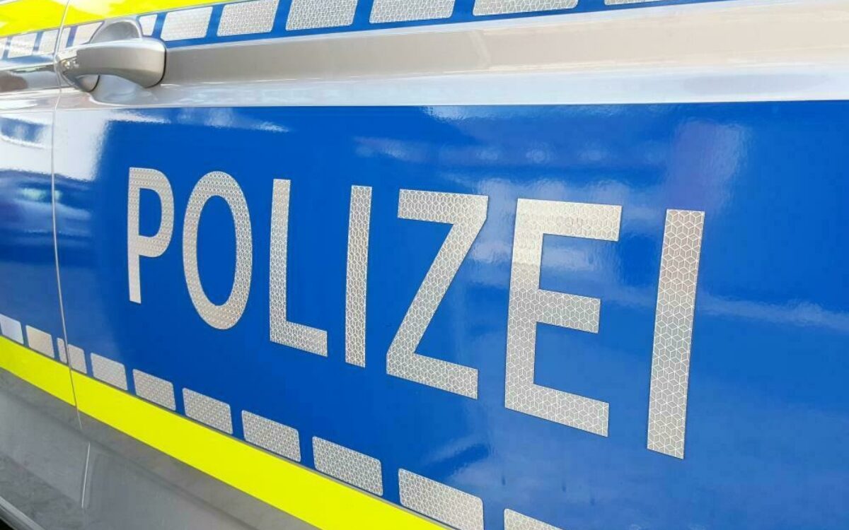 1607163608polizeiauto blau 1 fh 2018 1607163608polizeiauto blau 1 fh 2018